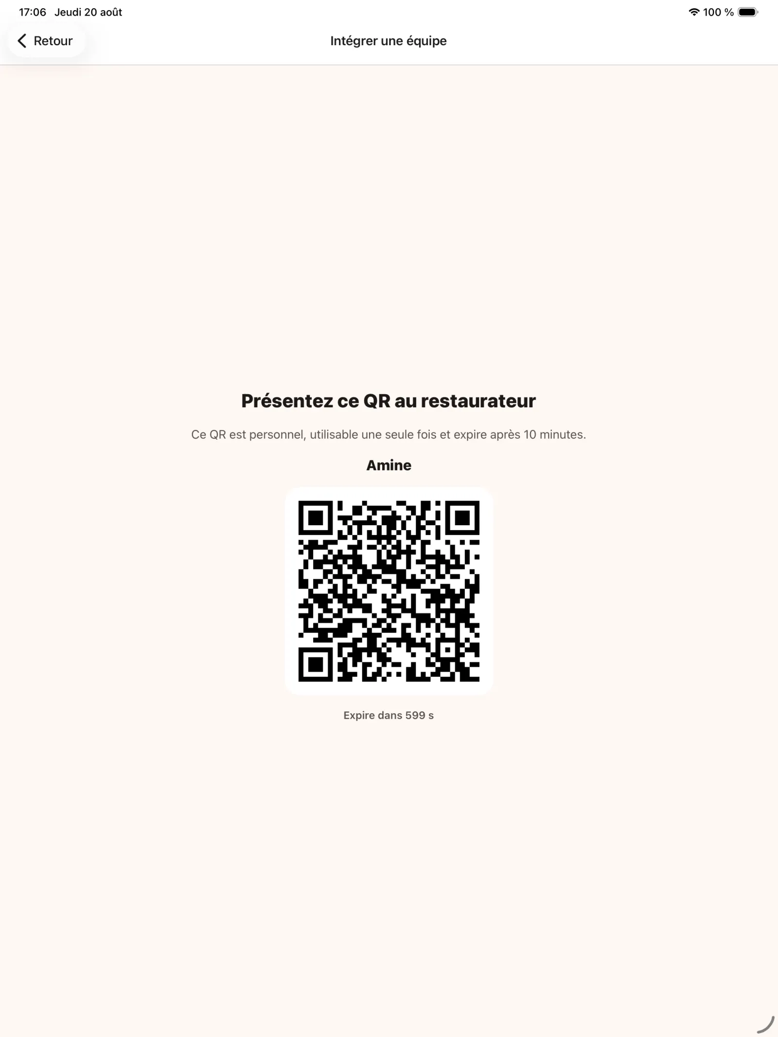Présenter le QR code d’invitation dans KoulChi Pro.